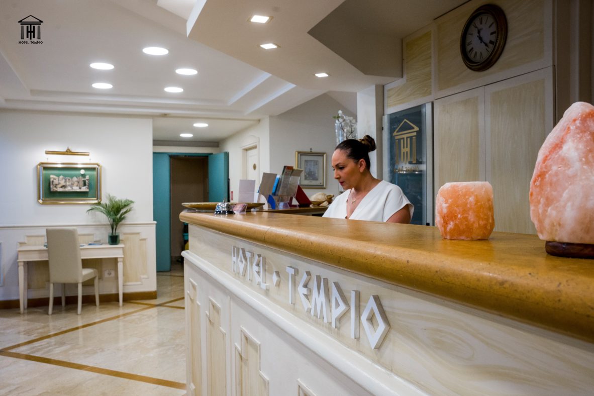 receptionist hotel napoli part time